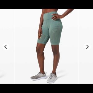 Lululemon Reveal Short Digital Rain